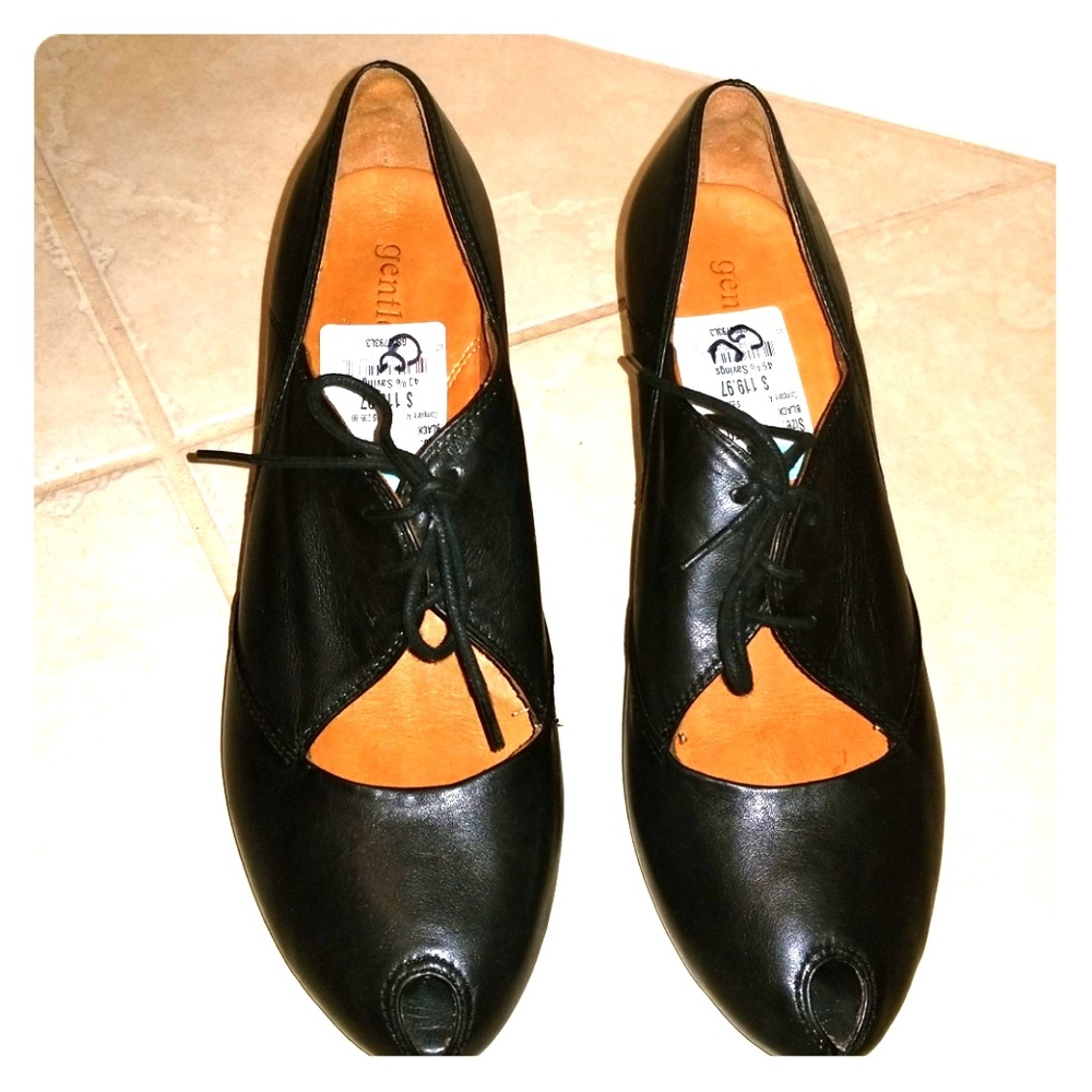 Gentle Souls Womens Rem Side Peep-Toe Pump Shoes